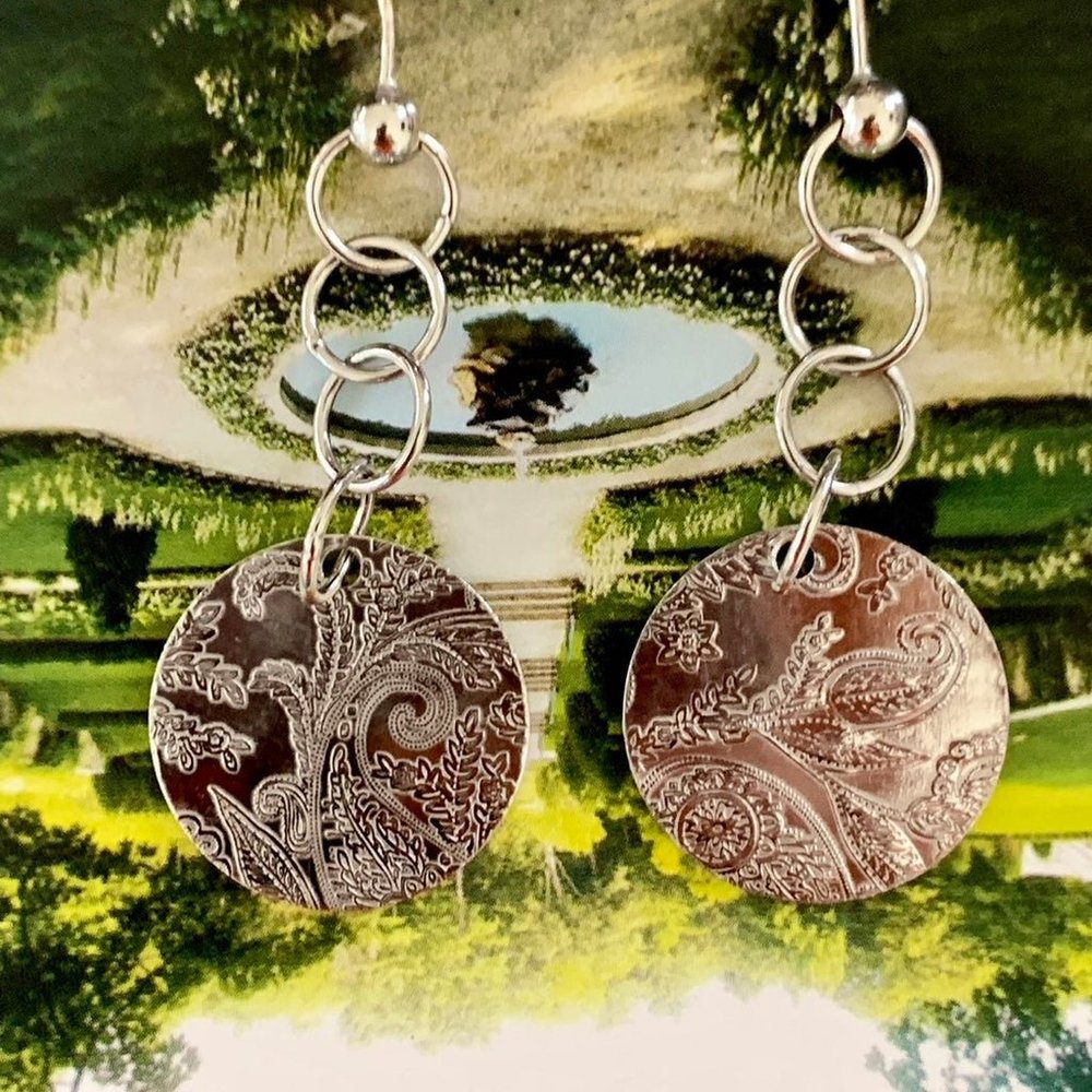 18K WG AREZZO ITALIAN GOLD Floral Disc Earring